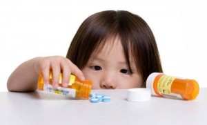 Chia nhỏ lượng thuốc sẽ giúp bé uống thuốc dễ dàng hơn