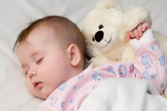 Ngủ không đủ giấc cũng là nguyên nhân trẻ chậm tăng cân