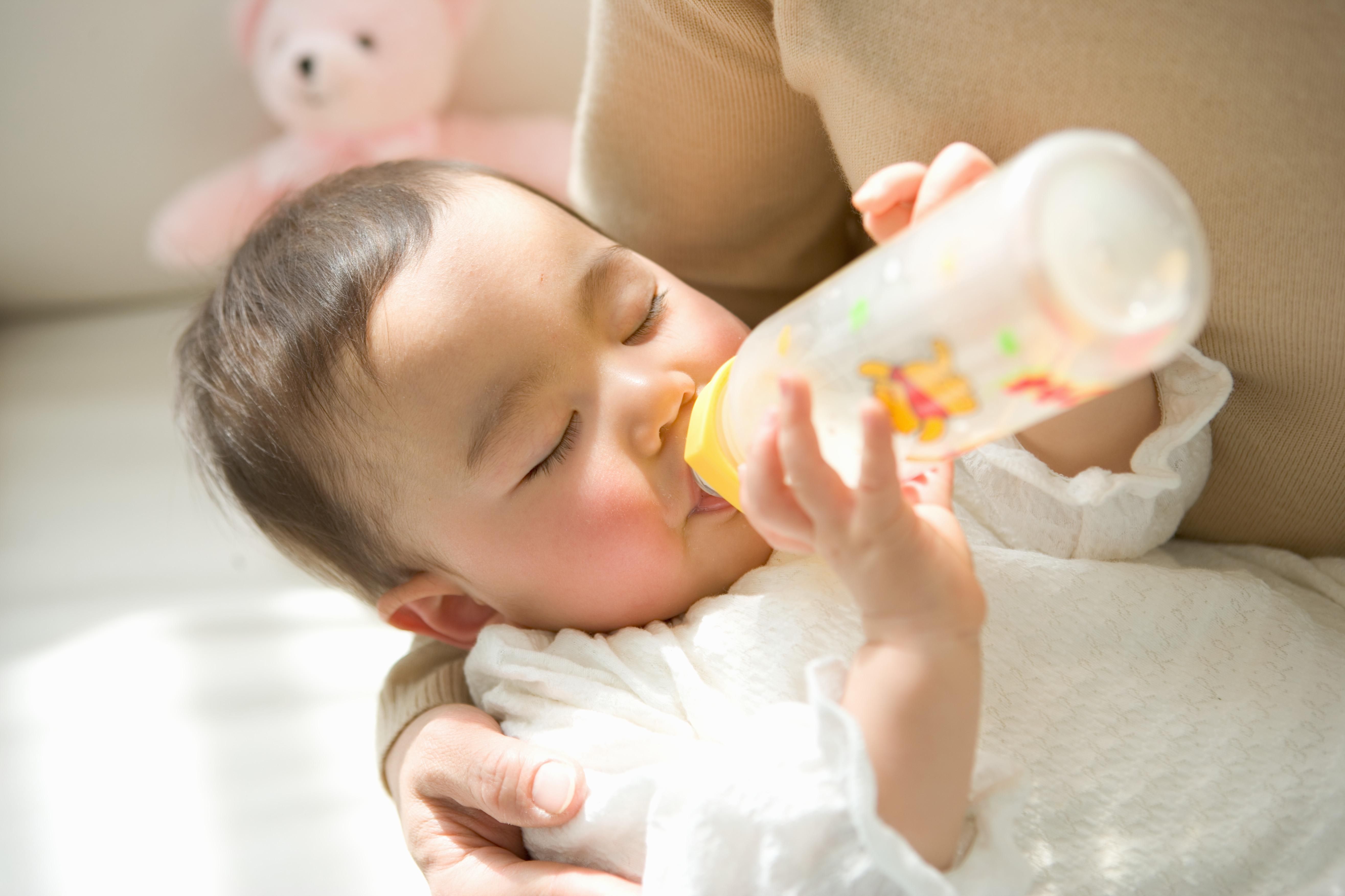 Trẻ 4-6 tháng tuổi cần được bổ sung dinh dưỡng từ sữa đầy đủ