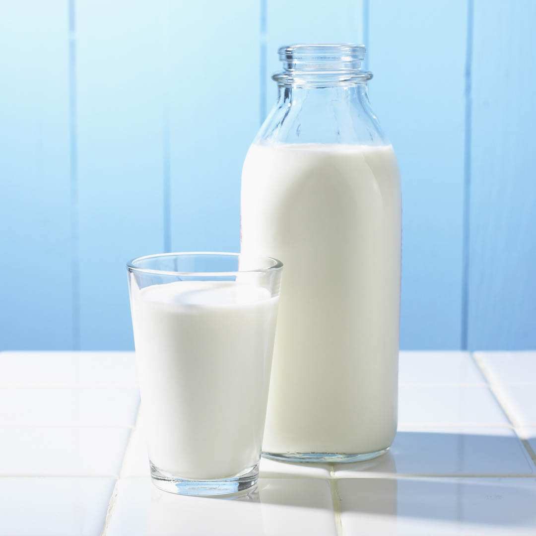 Để tránh còi xương cho trẻ, bố mẹ nên chú ý bổ sung canxi và vitamin D đầy đủ từ thực phẩm và những loại sữa nào tăng cân cho bé