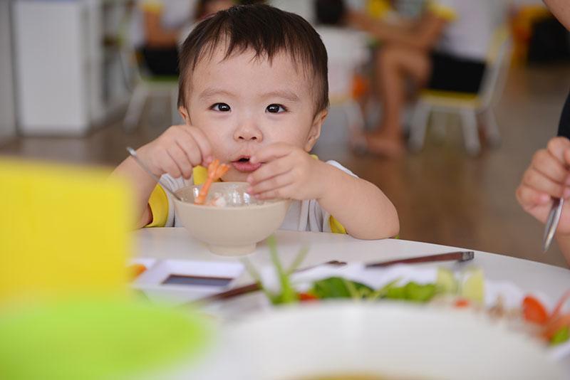 Chế độ ăn uống cho trẻ suy dinh dưỡng