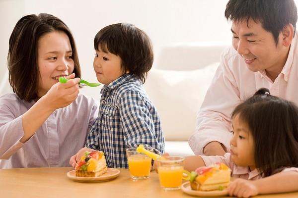 Trẻ suy dinh dưỡng nặng nên làm gì