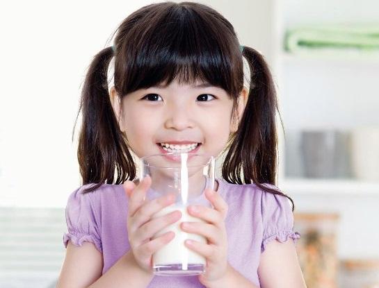 sữa giúp bé tăng cân nhanh chóng