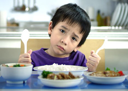 Trẻ biếng ăn là nỗi lo thường trực của các bậc phụ huynh
