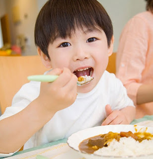 khắc phục tính biếng ăn của trẻ
