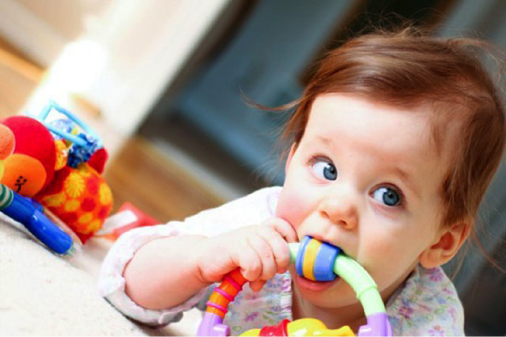trẻ dễ bị nhiễm độc chì khi chơi đồ chơi có hàm lượng chì